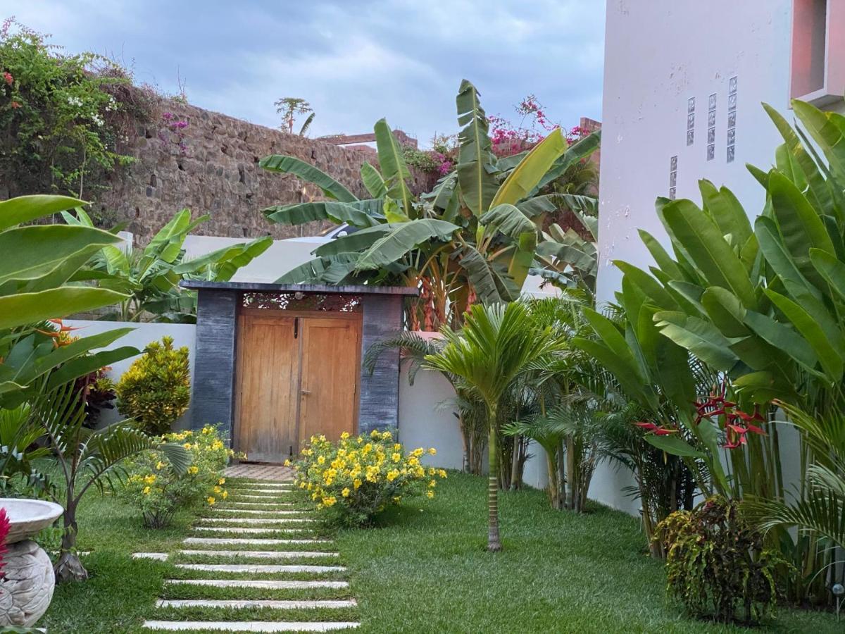 Villa Kintana Naka Hell-Ville Exteriör bild